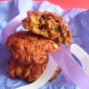 simple à cuisiner Cookies aux betteraves et aux noisettes grillées recette végétarienne
