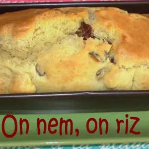 simple à cuisiner Cake aux pruneaux, chèvre et tofu fumé recette