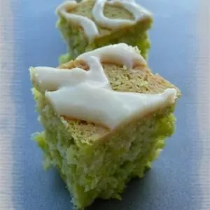 facile à cuisiner Carrés au chocolat blanc, noix de coco & pandan cuisine végétarienne