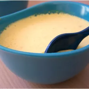 simple à cuisiner Flan vanillé à la mangue préparation