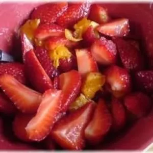 facile à cuisiner Soupe de fraises à la rose et fleur d'oranger recette de