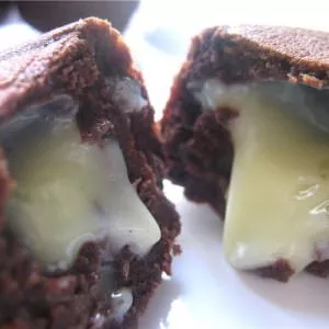 facile Petites bouchées au chocolat ébène, coeur coulant de... recette végétarienne