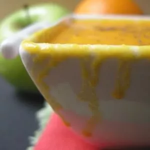 facile Soupe de carottes aux fruits et curry jaune préparer la recette