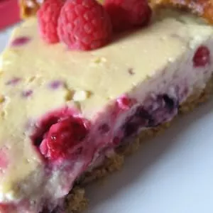 rapide à cuisiner Tarte au fromage blanc, à l'eau de rose et aux fruits... préparation
