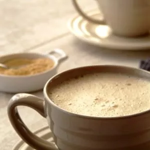 rapide à cuisiner Boisson mousseuse à la caroube crue et aux dattes cuisine végétarienne