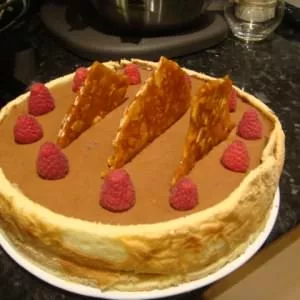 rapide à cuisiner Charlotte framboise-chocolat aux éclats de nougatine recette végétarienne