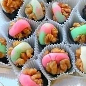 facile Noix fourrées à la pâte d'amande recette végétarienne