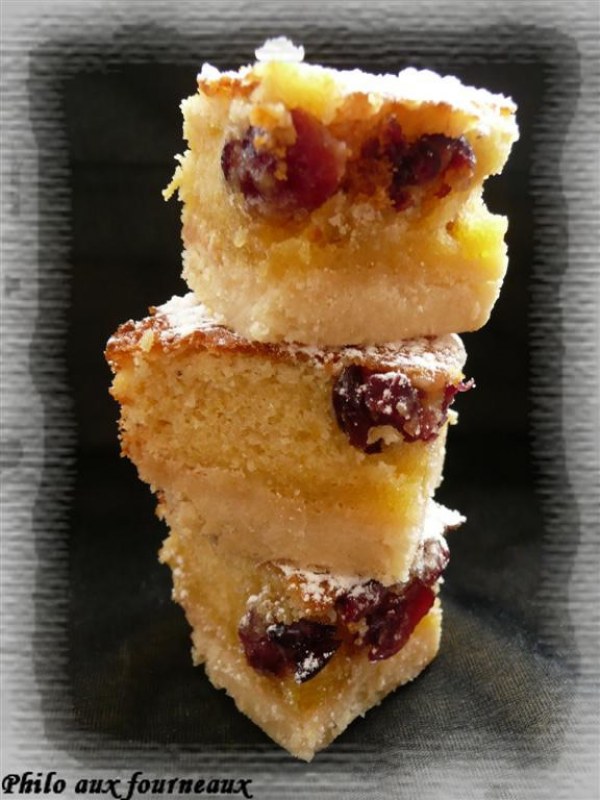 Carrés au citron, aux amandes & aux cranberries