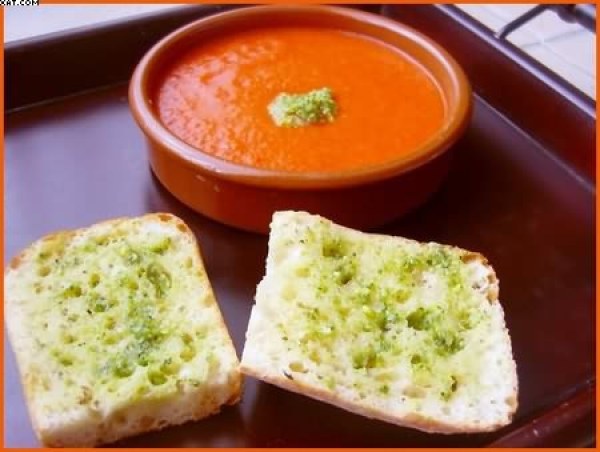 Gaspacho au pesto de pistache