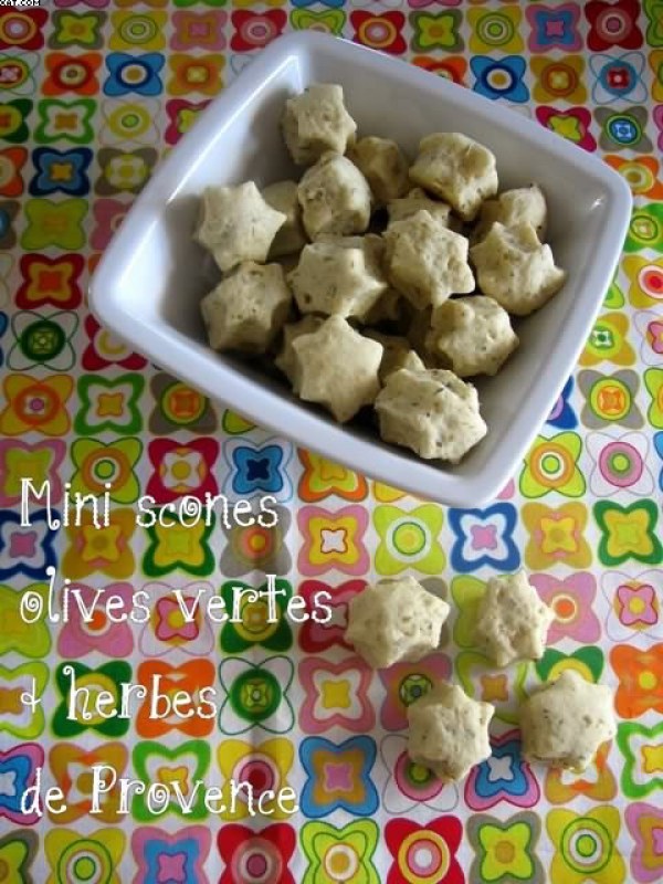 Mini scones aux olives vertes et au herbes de Provence