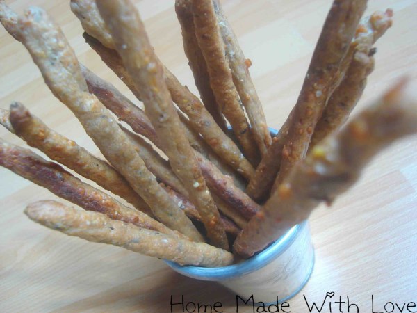 Pailles apéro au fromage et au piment de cayenne