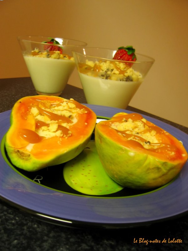 Papaya cottacurd au lait de chèvre et miettes de biscuits, nappée caramel