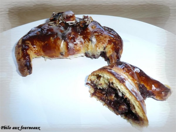 Petits croissants fourrés au chocolat & aux amandes