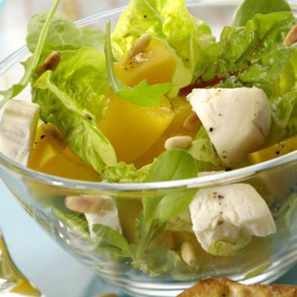 Salade fraicheur de pêches et de chèvre