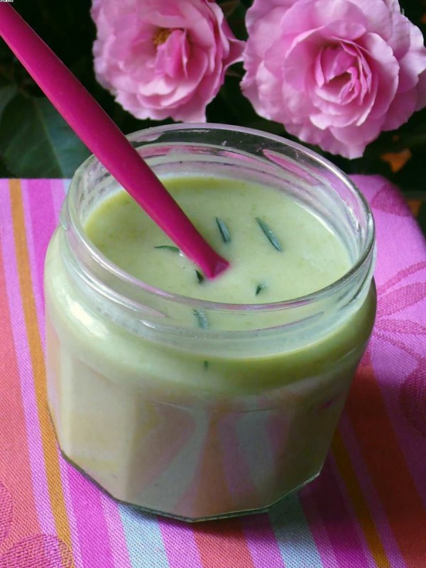Soupe d'été au chou romain,yaourt de brebis et sarriette