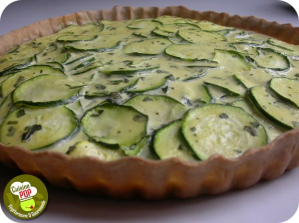 Tarte de courgettes au sésame, basilic & moutarde