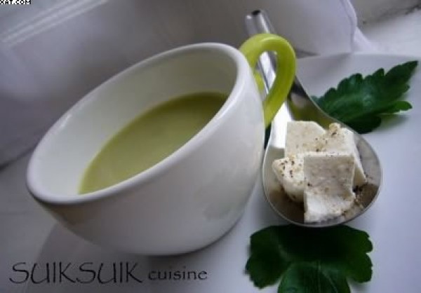 Velouté de persil au chèvre frais
