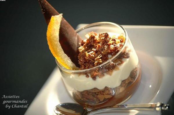 Duo de crèmes chocolat et calisson, croustillant praliné