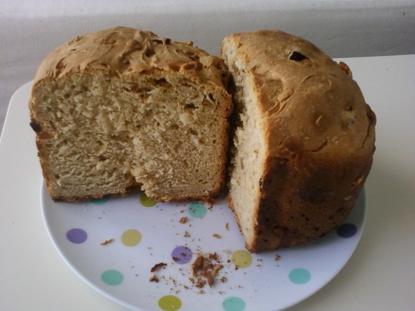 Pain sucré aux fruits secs et à la cerise