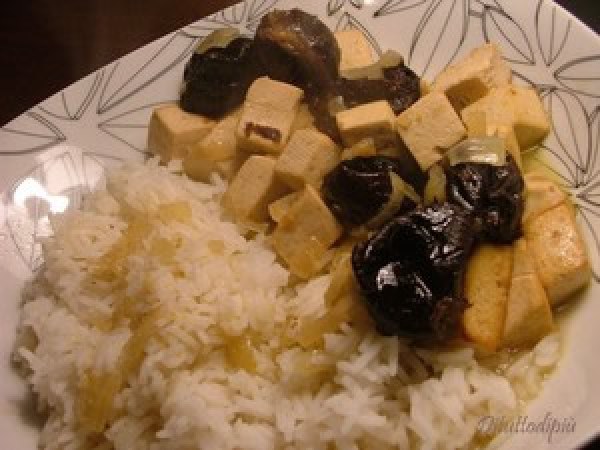 Tofu au vin blanc et aux pruneaux